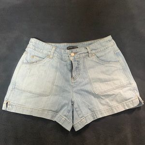 Light blue feminine shorts, perfect condition, barely worn
